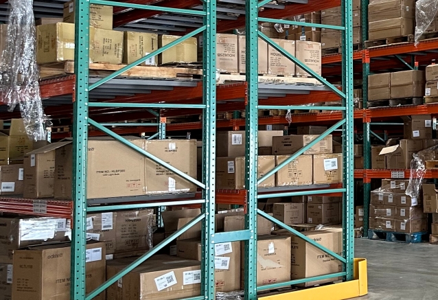 美国海外仓实景：货架与货物