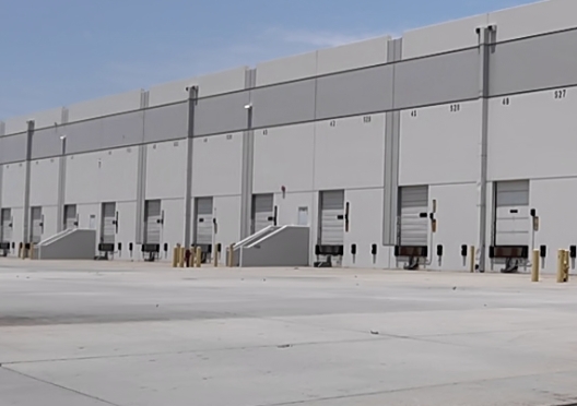 美国海外仓实景：货架与分拣区